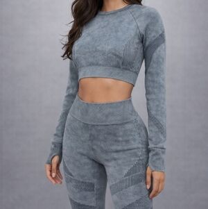 Women’s Seamless Gray Activewear Set – High-Waisted Leggings & Long Sleeve Crop